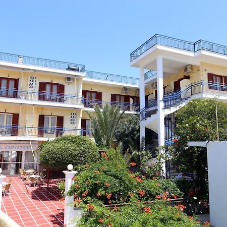 Hotel Karyatides Agia Marina  외부 사진