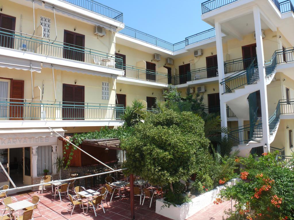 Hotel Karyatides Agia Marina  외부 사진
