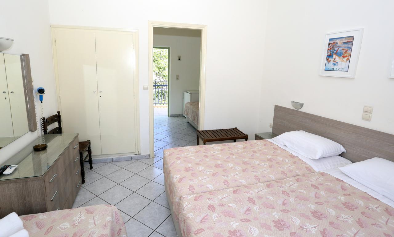 Hotel Karyatides Agia Marina  외부 사진