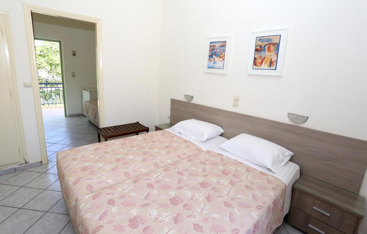 Hotel Karyatides Agia Marina  외부 사진