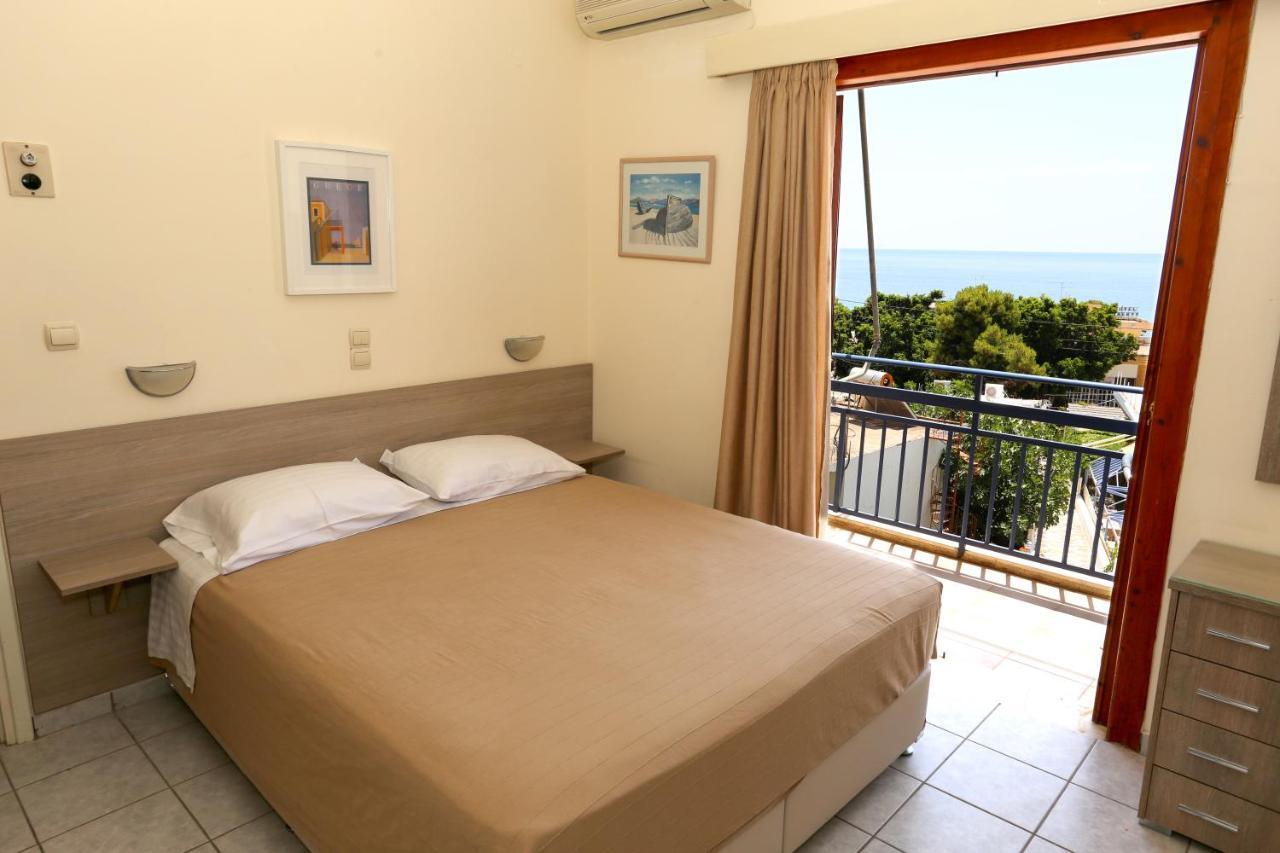 Hotel Karyatides Agia Marina  외부 사진