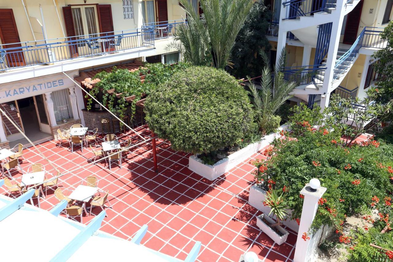 Hotel Karyatides Agia Marina  외부 사진