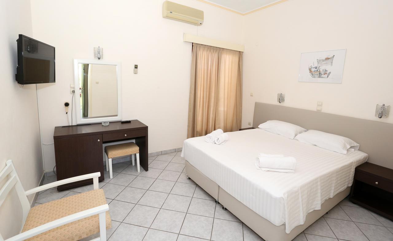 Hotel Karyatides Agia Marina  외부 사진