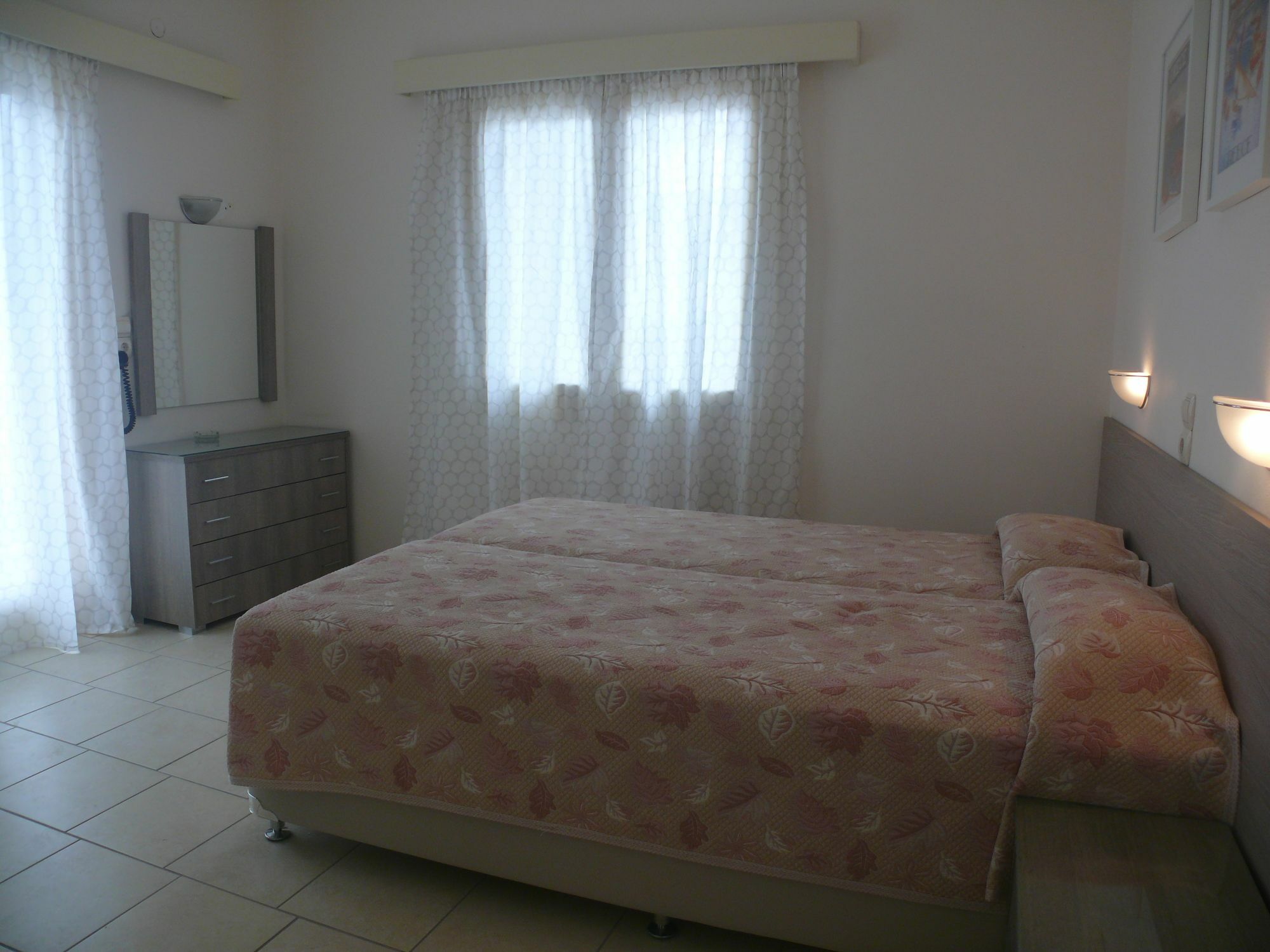 Hotel Karyatides Agia Marina  외부 사진