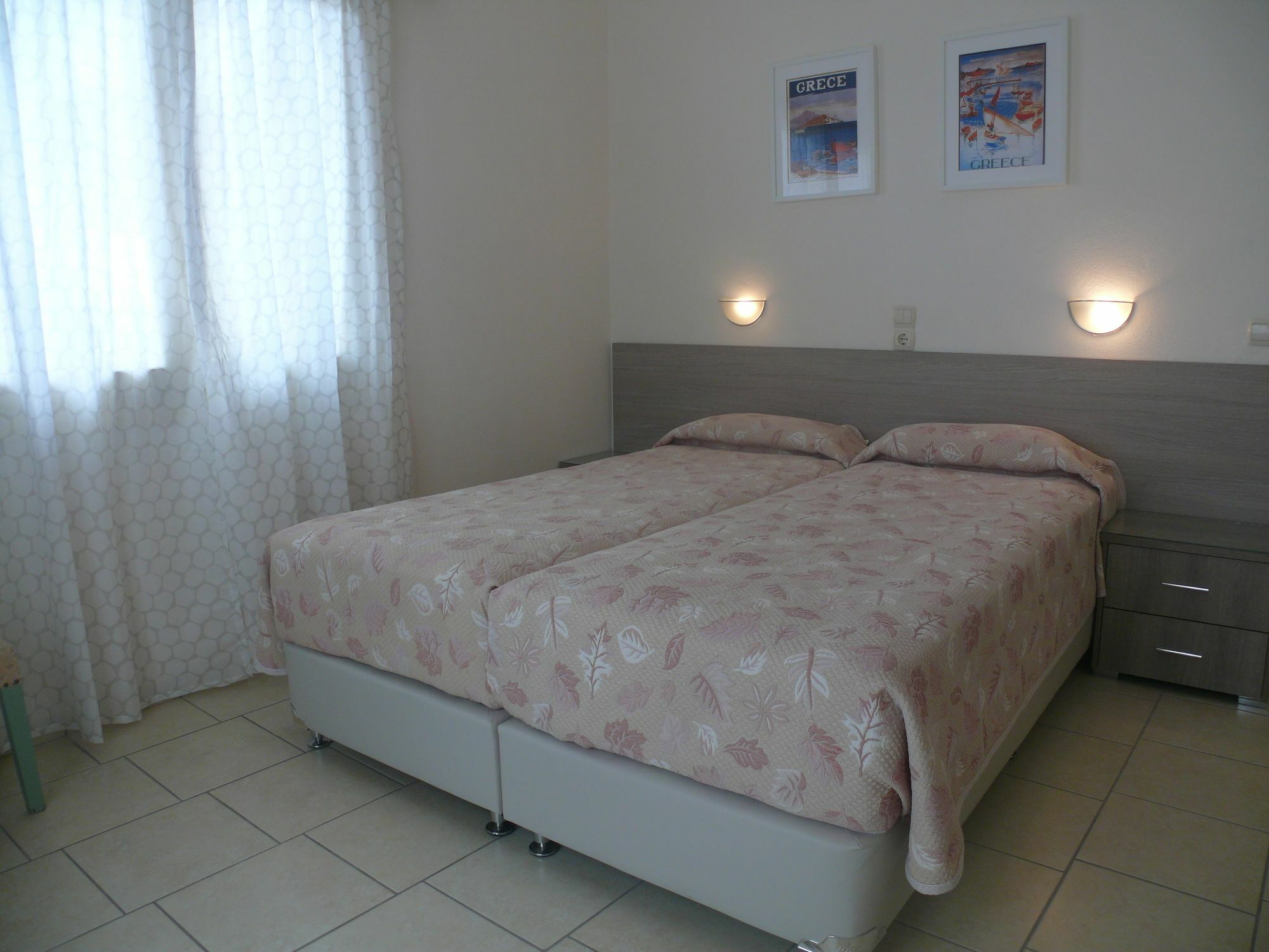 Hotel Karyatides Agia Marina  외부 사진