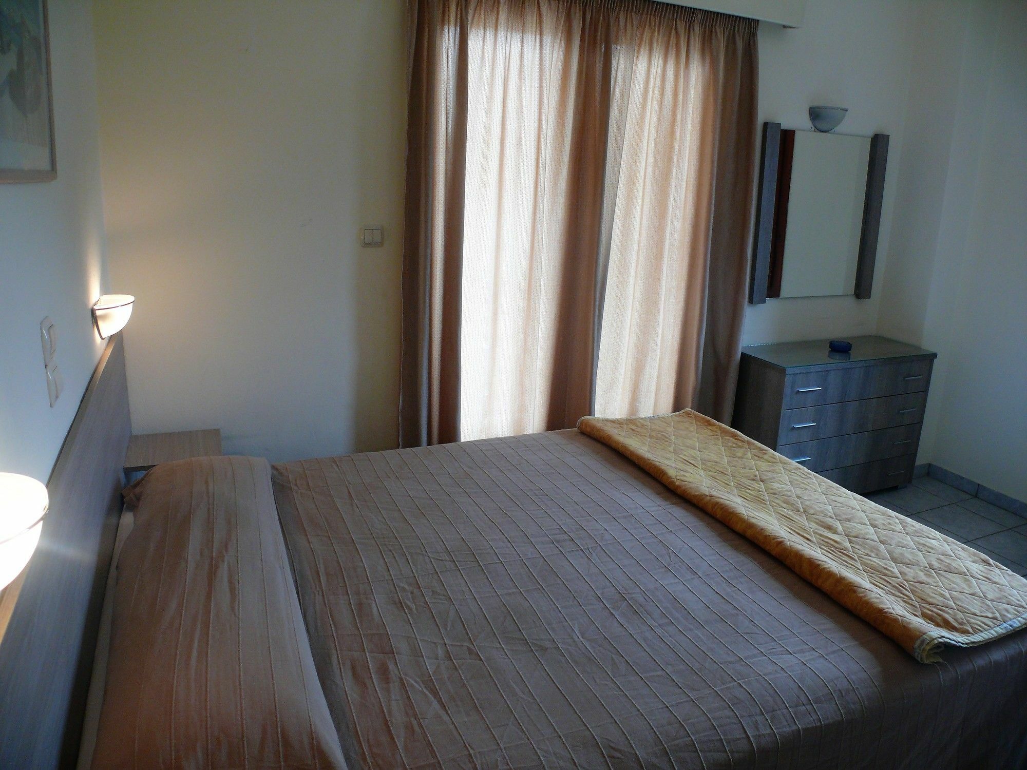 Hotel Karyatides Agia Marina  외부 사진
