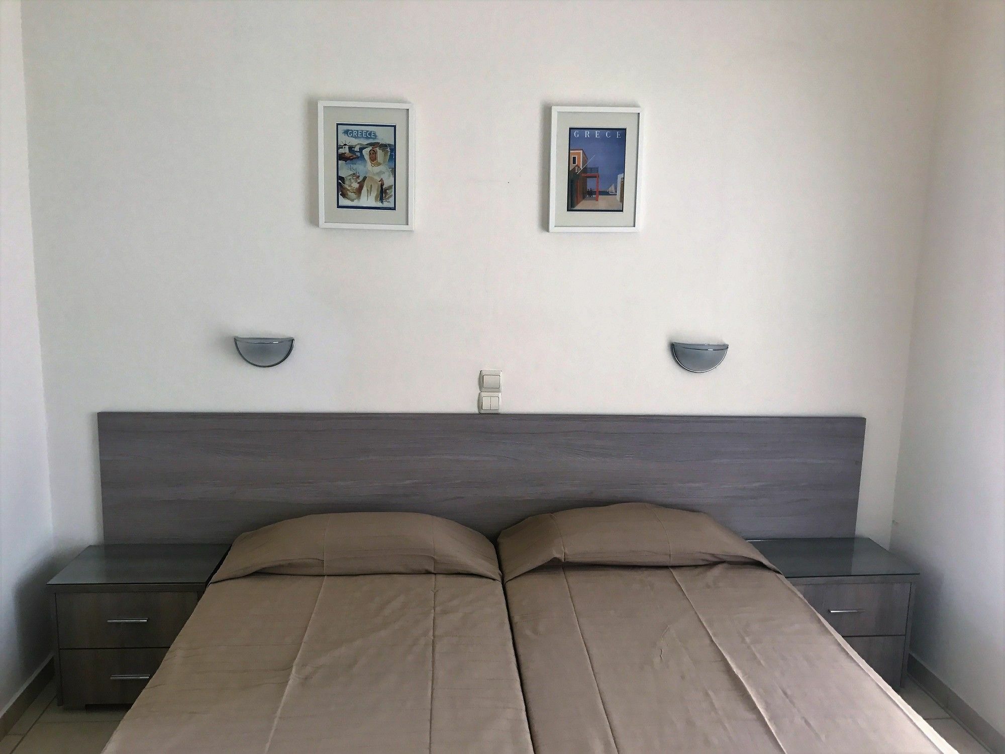 Hotel Karyatides Agia Marina  외부 사진